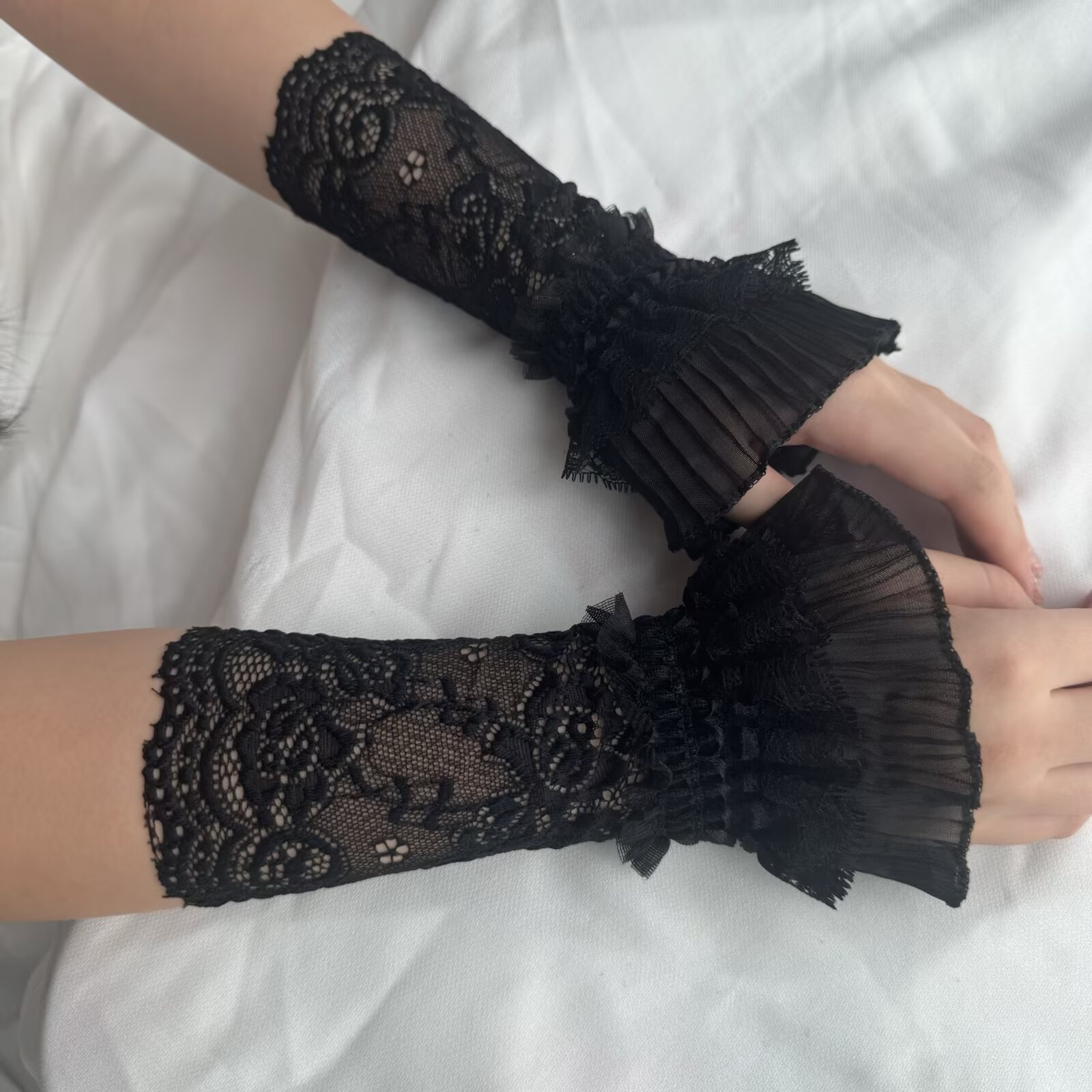 Lace Hollow Wrist Covers Trump - огляд і ціна Men Accessories For Wrist